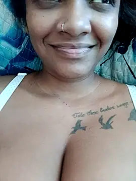 Indianqueen03 online show from January 15, 2026, 1:25 pm