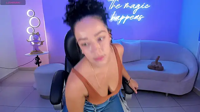 Snapshot of AlessaRomero chatting on October 20, 2025, 7:14 pm AlessaRomero online show from October 20, 2025, 7:14 pm