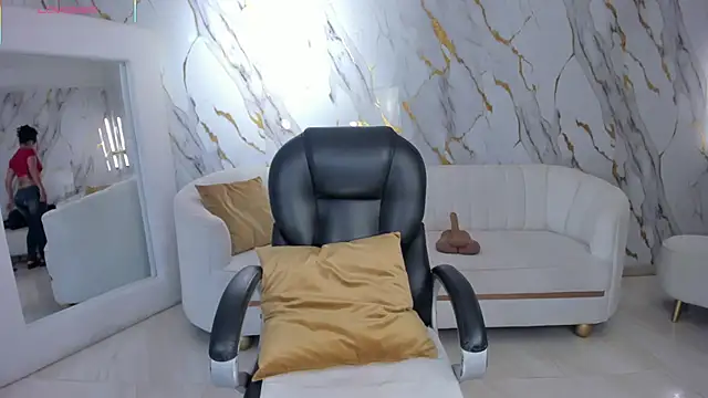 Snapshot of AlessaRomero chatting on October 3, 2025, 7:59 pm AlessaRomero online show from October 3, 2025, 7:59 pm