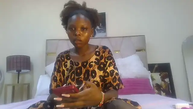 Snapshot of Fine_assie chatting on February 28, 2025, 7:46 pm Fine assie online show from February 28, 2025, 7:46 pm