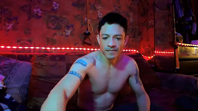 Snapshot of Tony_Torrente chatting on December 31, 2024, 12:43 am Tony Torrente online show from December 31, 2024, 12:43 am