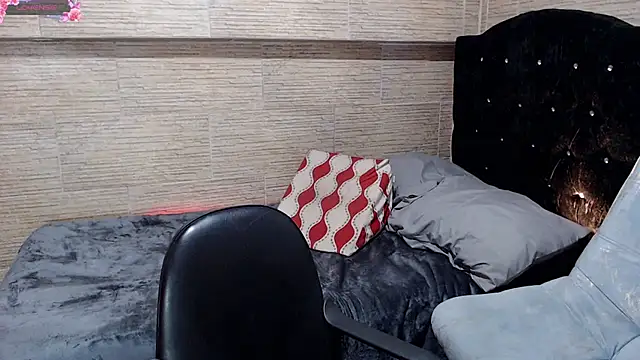 Snapshot of pretty_cristal69 chatting on October 29, 2025, 11:25 pm pretty cristal69 online show from October 29, 2025, 11:25 pm