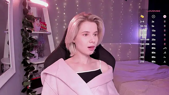 Snapshot of enigma_mia chatting on October 5, 2025, 9:33 am enigma mia online show from October 5, 2025, 9:33 am