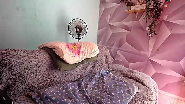 Snapshot of krityn_12 chatting on September 25, 2025, 2:01 pm krityn 12 online show from September 25, 2025, 2:01 pm