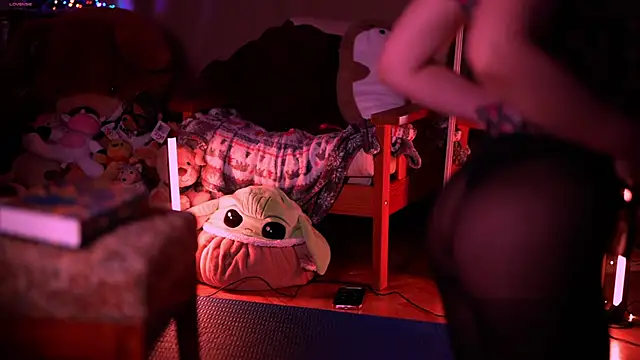 SweetyKitty18 online show from April 14, 2026, 5:18 pm