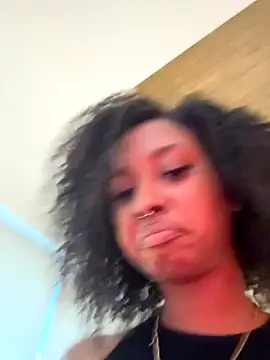 Snapshot of Your_Paris chatting on October 26, 2025, 11:38 pm Your Paris online show from October 26, 2025, 11:38 pm