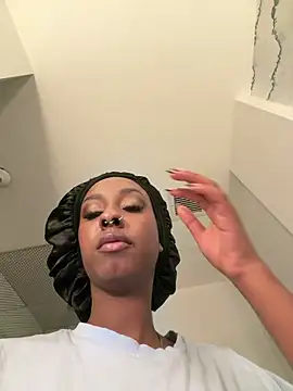 Snapshot of Your_Paris chatting on February 28, 2026, 9:03 pm Your Paris online show from February 28, 2026, 9:03 pm