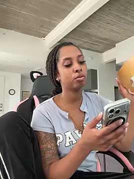 Your Paris online show from November 22, 2025, 4:39 pm