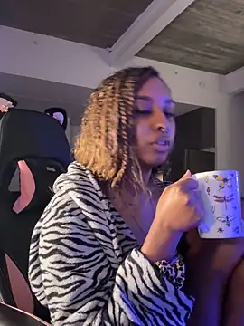 Snapshot of Your_Paris chatting on October 20, 2025, 2:35 am Your Paris online show from October 20, 2025, 2:35 am