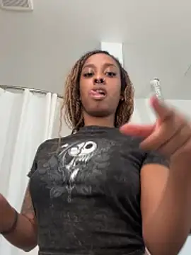 Snapshot of Your_Paris chatting on October 24, 2025, 9:25 pm Your Paris online show from October 24, 2025, 9:25 pm