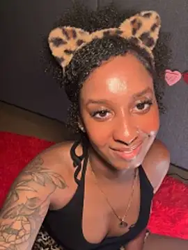 Snapshot of Your_Paris chatting on February 15, 2026, 7:51 am Your Paris online show from February 15, 2026, 7:51 am