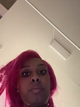 Snapshot of Your_Paris chatting on February 10, 2026, 3:49 am Your Paris online show from February 10, 2026, 3:49 am