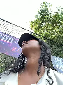 Snapshot of Your_Paris chatting on February 25, 2026, 8:30 pm Your Paris online show from February 25, 2026, 8:30 pm