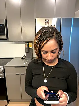 Snapshot of Your_Paris chatting on October 17, 2025, 11:50 pm Your Paris online show from October 17, 2025, 11:50 pm