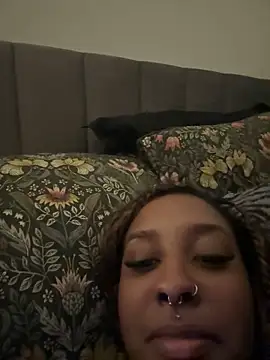 Snapshot of Your_Paris chatting on October 14, 2025, 12:17 pm Your Paris online show from October 14, 2025, 12:17 pm