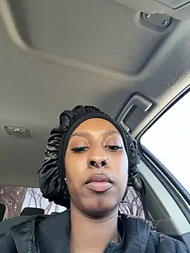 Snapshot of Your_Paris chatting on February 20, 2026, 8:44 pm Your Paris online show from February 20, 2026, 8:44 pm