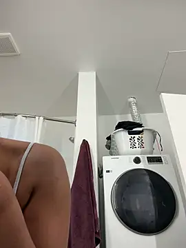 Snapshot of Your_Paris chatting on February 16, 2026, 2:05 pm Your Paris online show from February 16, 2026, 2:05 pm