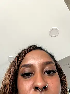 Snapshot of Your_Paris chatting on October 25, 2025, 6:08 pm Your Paris online show from October 25, 2025, 6:08 pm