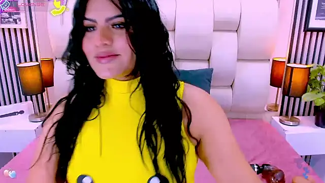 Snapshot of sarah_cream chatting on December 22, 2025, 4:01 am sarah cream online show from December 22, 2025, 4:01 am