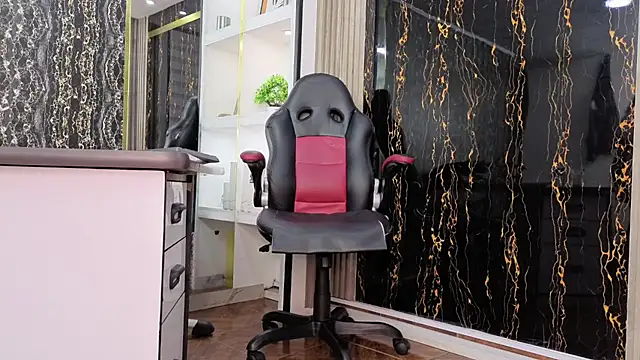 MissEscarleth online show from March 13, 2026, 1:54 am