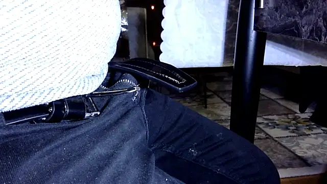 Snapshot of by-panic chatting on January 19, 2025, 9:23 pm by-panic online show from January 19, 2025, 9:23 pm