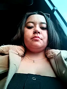 Snapshot of Cristal__04 chatting on November 5, 2025, 4:54 pm Cristal 04 online show from November 5, 2025, 4:54 pm