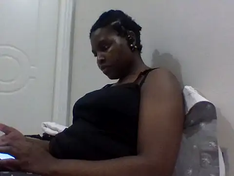 queenzuena online show from July 29, 2026, 7:24 pm