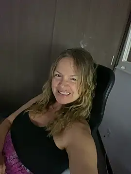 Leyna liu online show from March 19, 2025, 11:03 pm