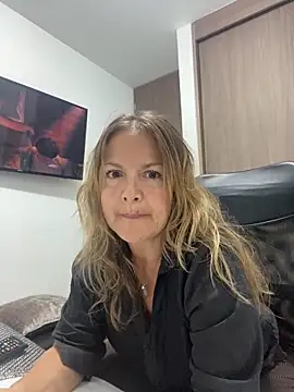 Leyna liu online show from March 23, 2025, 3:10 am