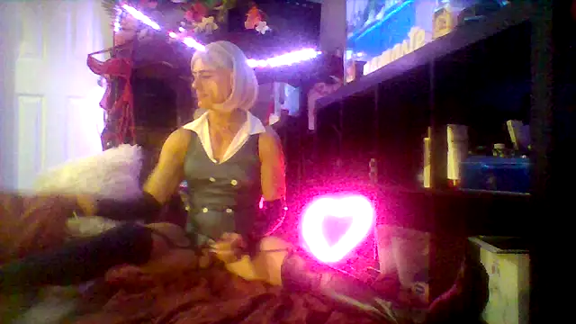 Snapshot of JessicaFitney chatting on October 26, 2025, 7:09 am JessicaFitney online show from October 26, 2025, 7:09 am