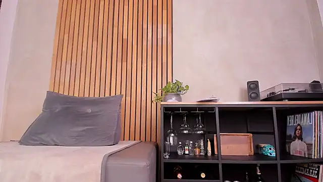 honeyhot69   online show from April 22, 2026, 11:39 am