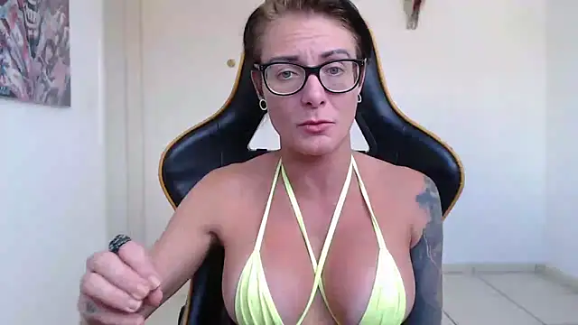 CrisBathoryxxx online show from March 8, 2025, 11:05 am