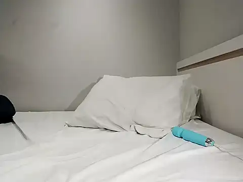 CrisBathoryxxx online show from February 13, 2025, 6:37 pm