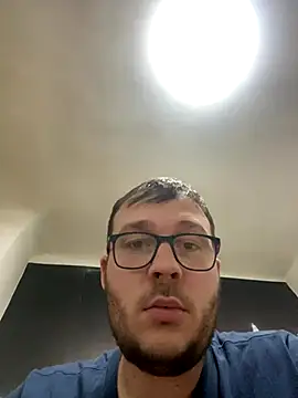 Snapshot of ionut9879 chatting on November 27, 2025, 11:54 am ionut9879 online show from November 27, 2025, 11:54 am