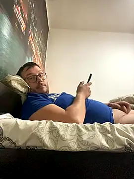 Snapshot of ionut9879 chatting on November 21, 2025, 11:09 am ionut9879 online show from November 21, 2025, 11:09 am