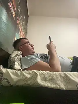 Snapshot of ionut9879 chatting on December 19, 2025, 12:18 pm ionut9879 online show from December 19, 2025, 12:18 pm