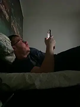 Snapshot of ionut9879 chatting on November 25, 2025, 1:22 pm ionut9879 online show from November 25, 2025, 1:22 pm