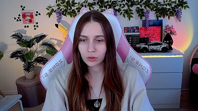AliceCharmy online show from May 13, 2026, 2:13 pm