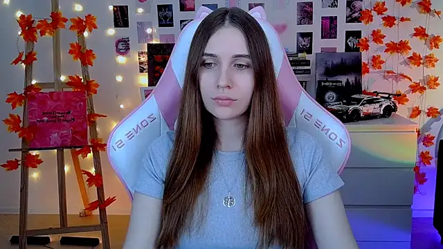 AliceCharmy online show from November 4, 2025, 7:34 am