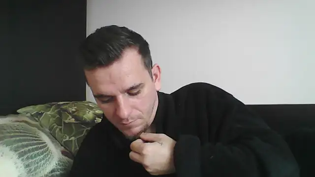 Huge cock22cm online show from February 14, 2025, 9:24 am