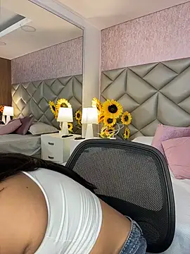 Brenda Garcia online show from November 30, 2025, 12:17 pm