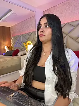 Brenda Garcia online show from November 11, 2025, 8:36 pm