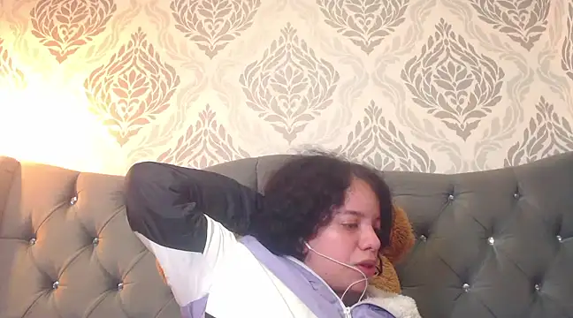 Snapshot of EmmaCowperr chatting on February 27, 2025, 3:59 pm EmmaCowperr online show from February 27, 2025, 3:59 pm