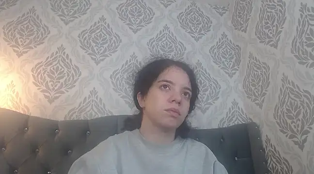 Snapshot of EmmaCowperr chatting on March 22, 2025, 5:41 pm EmmaCowperr online show from March 22, 2025, 5:41 pm