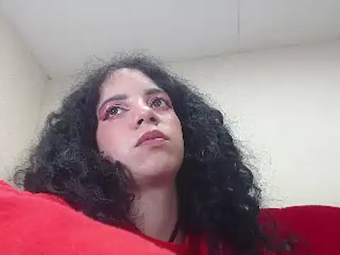 Snapshot of EmmaCowperr chatting on February 18, 2025, 5:31 pm EmmaCowperr online show from February 18, 2025, 5:31 pm