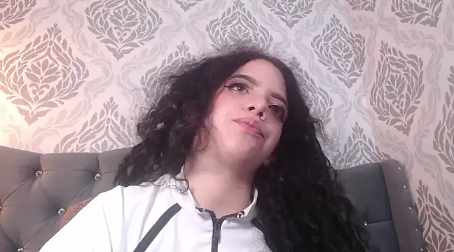 Snapshot of EmmaCowperr chatting on March 13, 2025, 6:45 pm EmmaCowperr online show from March 13, 2025, 6:45 pm