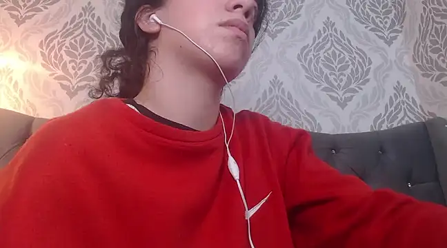 Snapshot of EmmaCowperr chatting on February 26, 2025, 1:32 pm EmmaCowperr online show from February 26, 2025, 1:32 pm