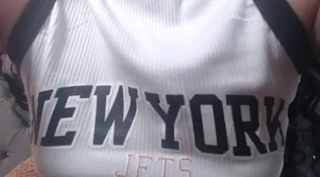 Snapshot of EmmaCowperr chatting on February 24, 2025, 7:52 pm EmmaCowperr online show from February 24, 2025, 7:52 pm