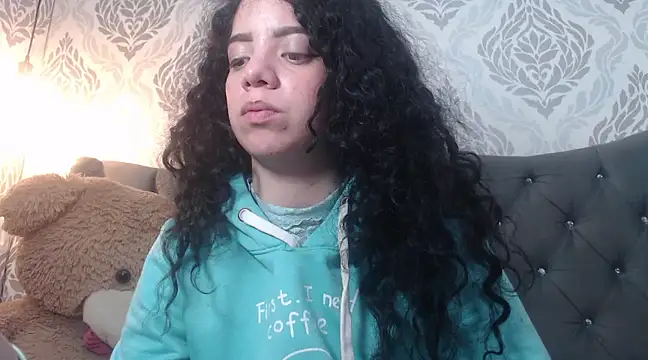 Snapshot of EmmaCowperr chatting on February 23, 2025, 5:39 pm EmmaCowperr online show from February 23, 2025, 5:39 pm