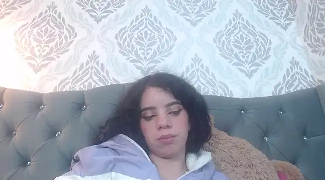 Snapshot of EmmaCowperr chatting on March 19, 2025, 6:55 pm EmmaCowperr online show from March 19, 2025, 6:55 pm